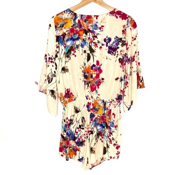 UMGEE Floral Shorts Romper M NWT - Picture 3 of 7
